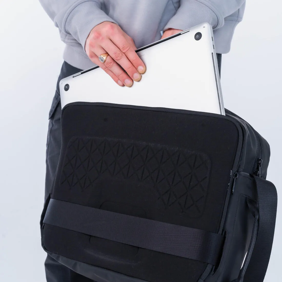 20L BACKENGER  ACTIV MBLTY URBAN WALKING MESSENGER BAG BACKPACK
