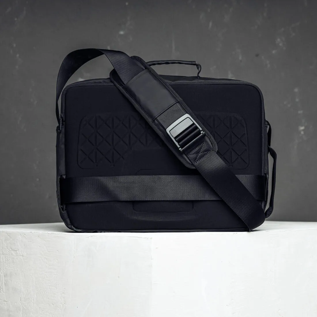 20L BACKENGER  ACTIV MBLTY URBAN WALKING MESSENGER BAG BACKPACK