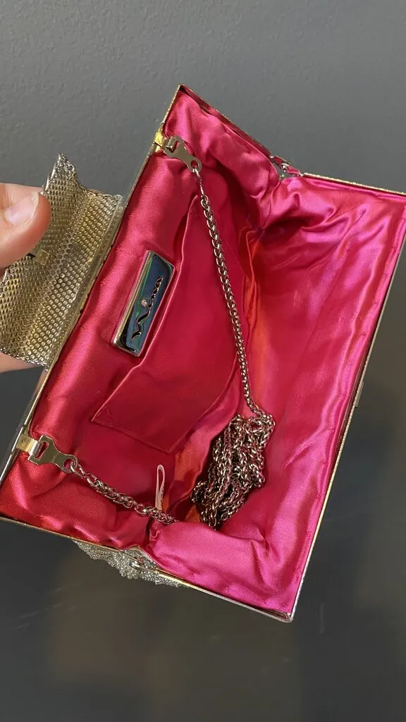Beaded Hinge Clutch