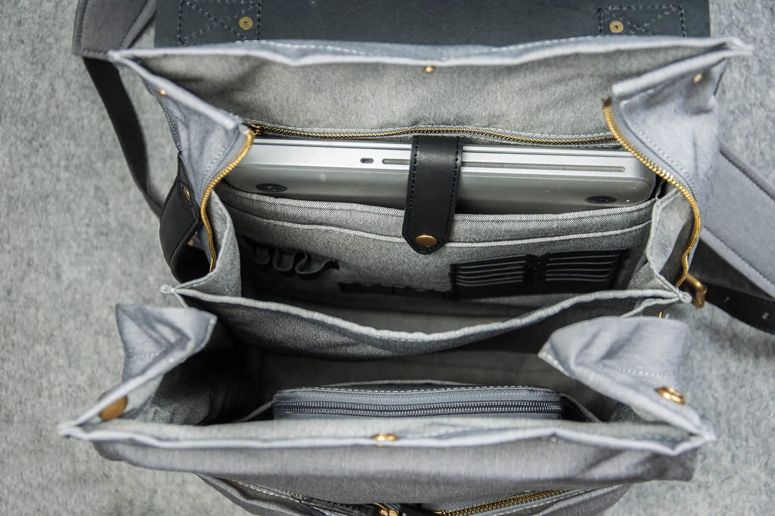 COMMUTER BACKPACK MINI - grey
