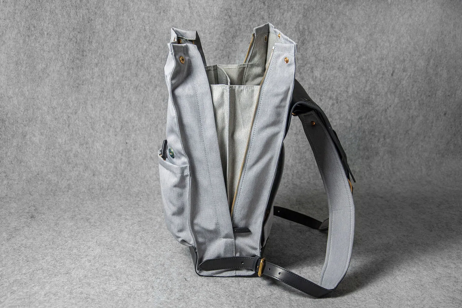COMMUTER BACKPACK MINI - grey