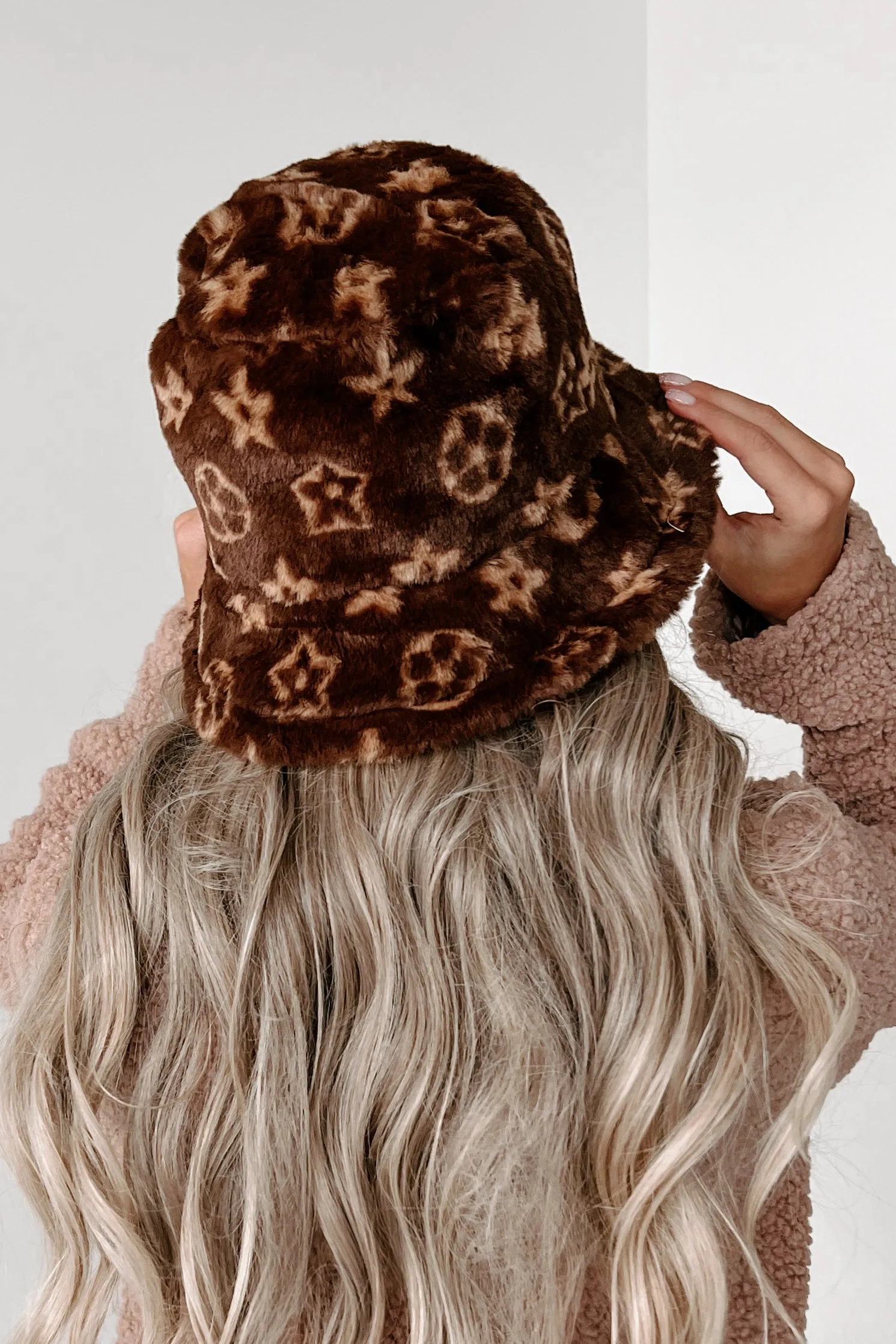Expert In Style Faux Fur Bucket Hat (Brown)