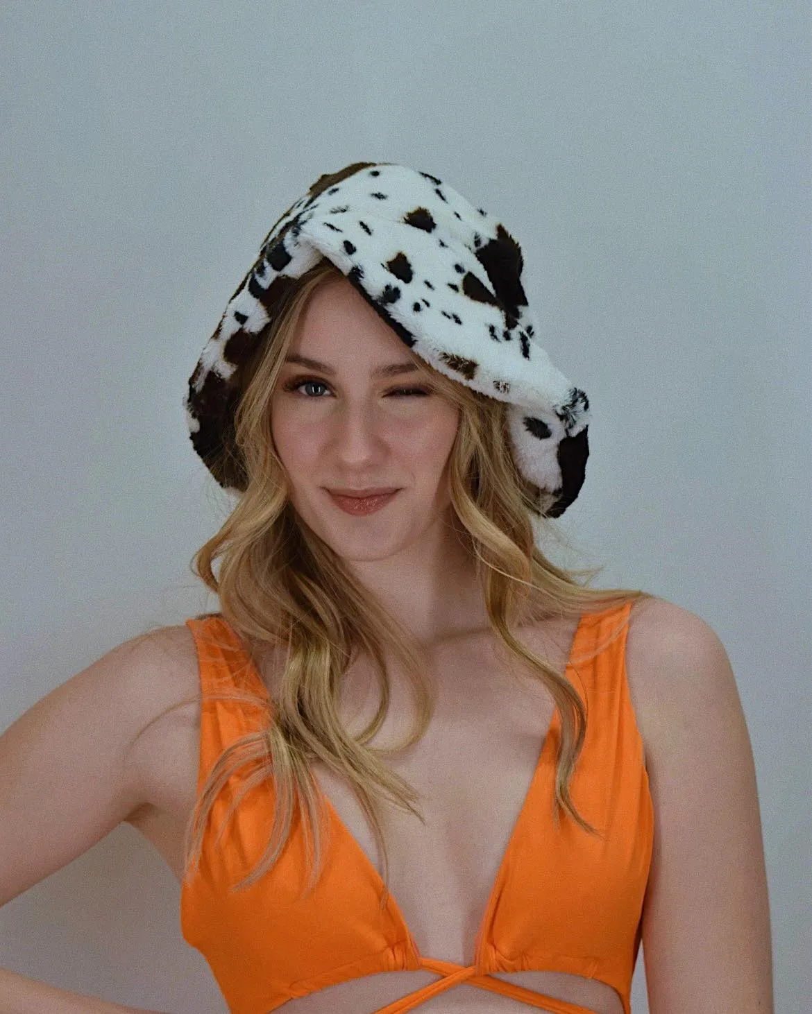 FUZZY BUCKET HAT
