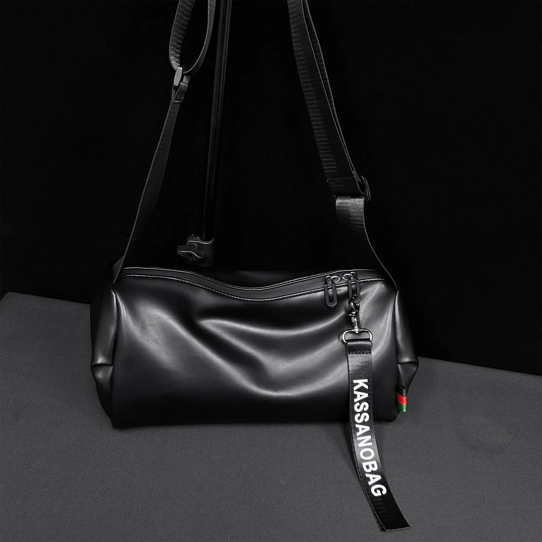 INSTOCK -  new large capacity messenger bag textured gym bag
