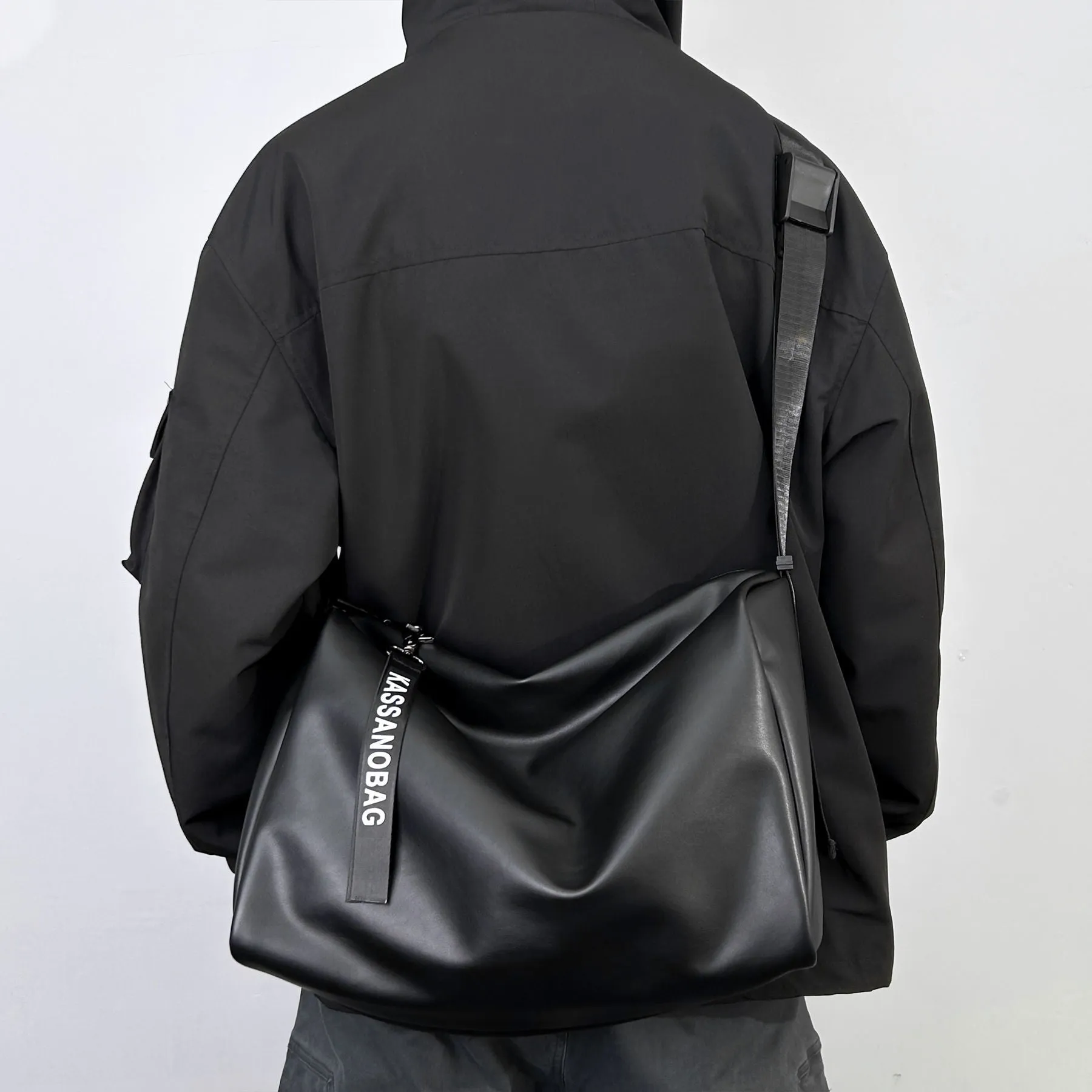 INSTOCK -  new large capacity messenger bag textured gym bag