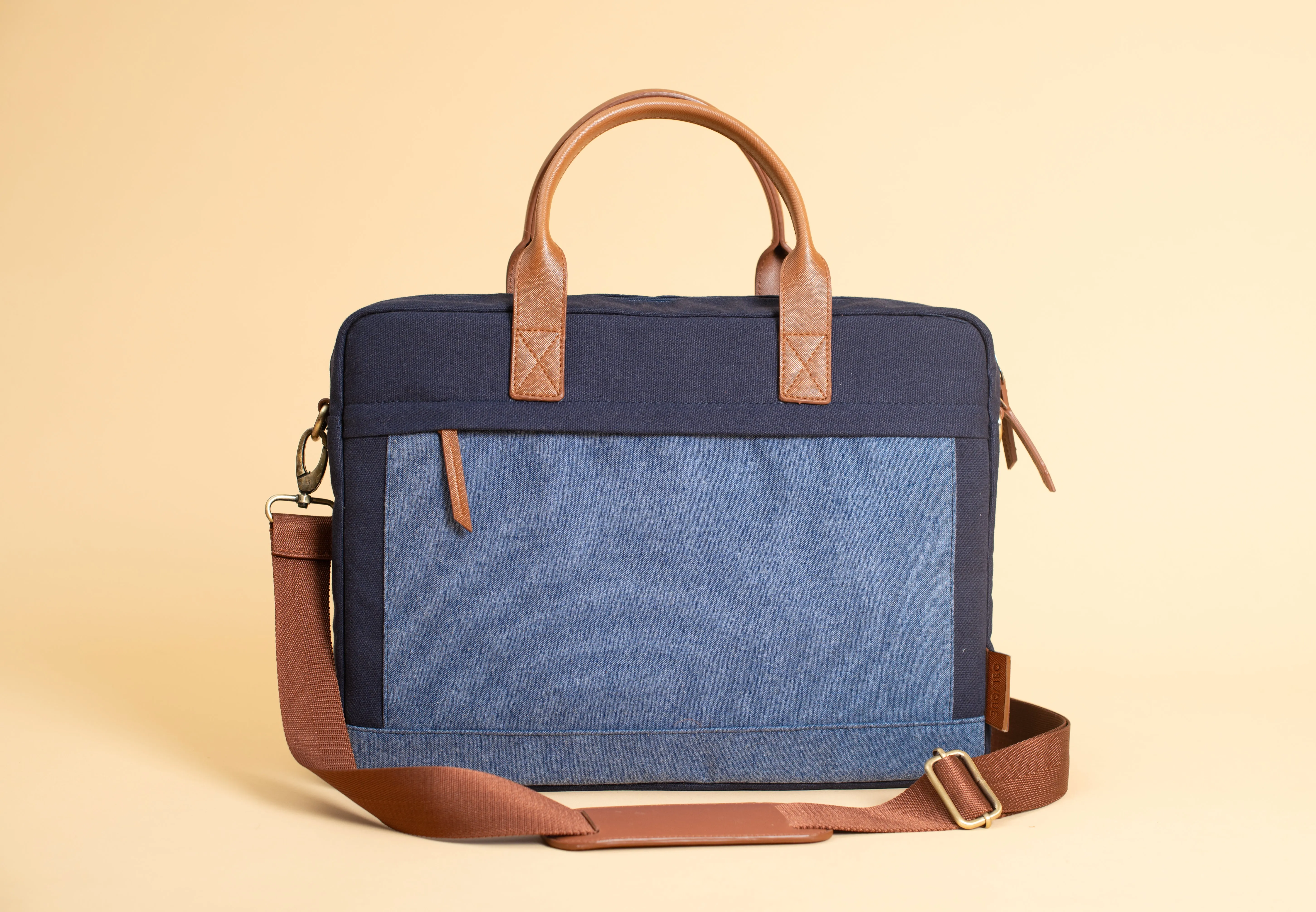 Oblique Trooper Laptop Bag: 1N