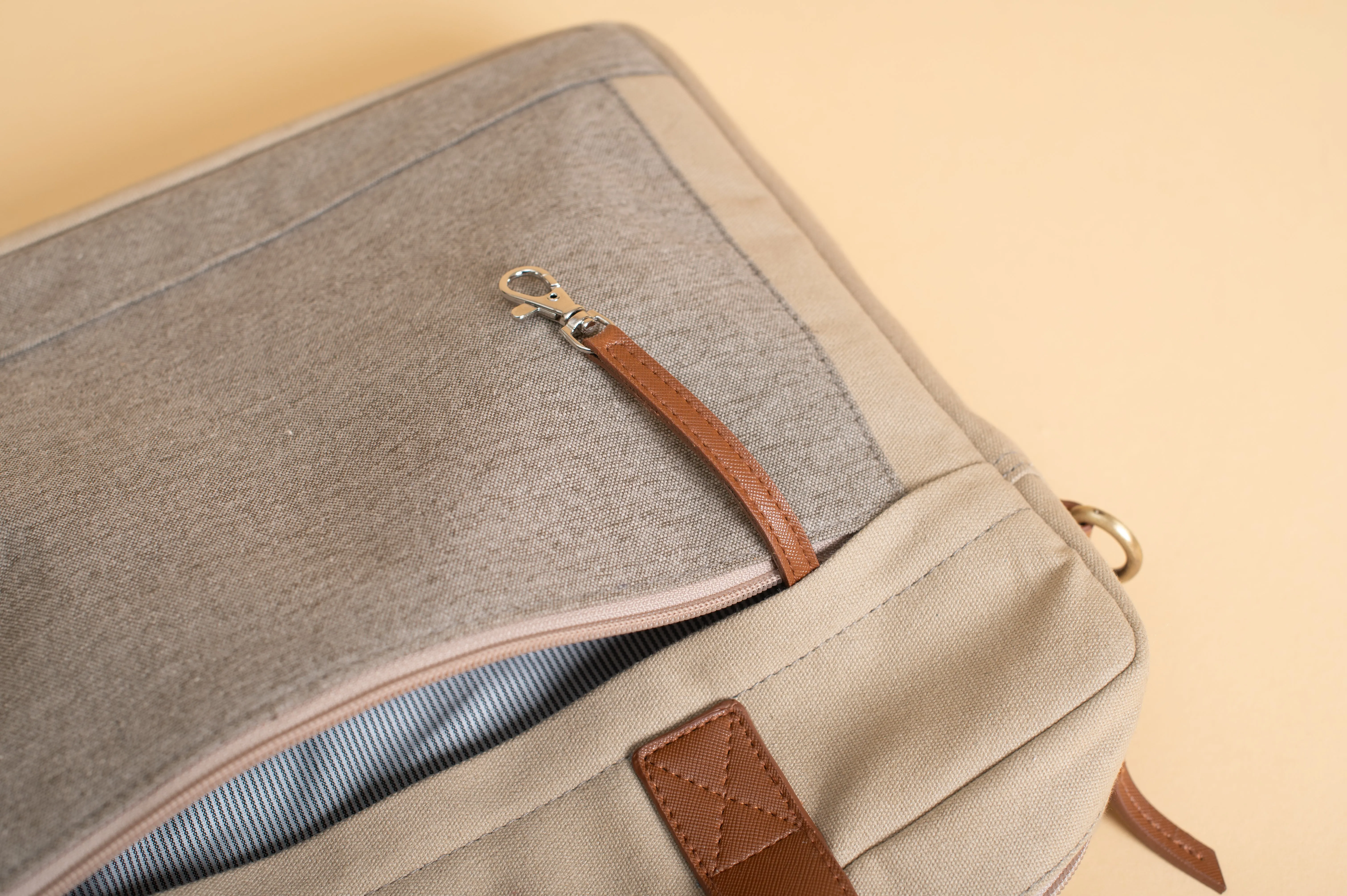 Oblique Trooper Laptop Bag: 1N