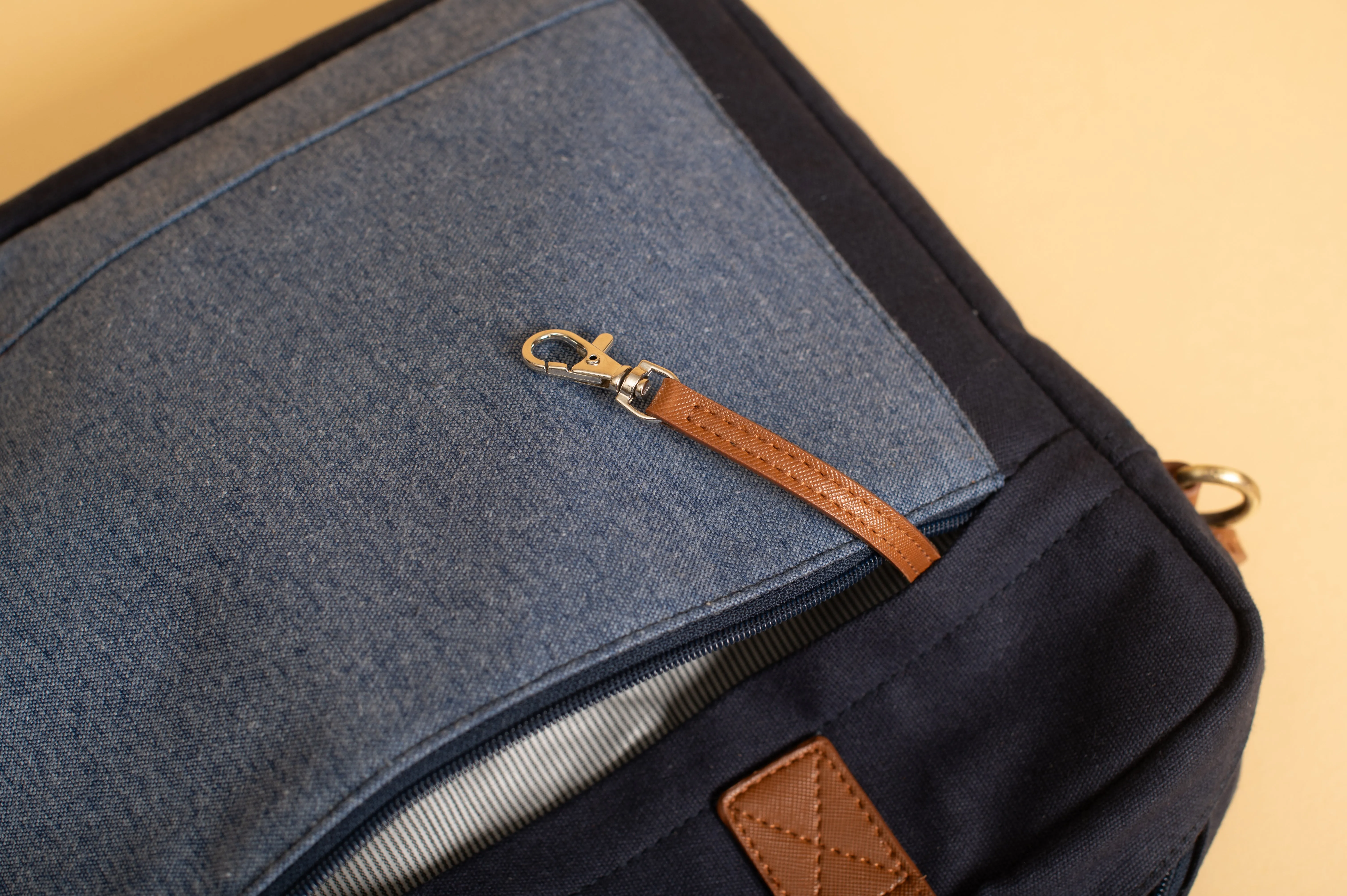Oblique Trooper Laptop Bag: 1N