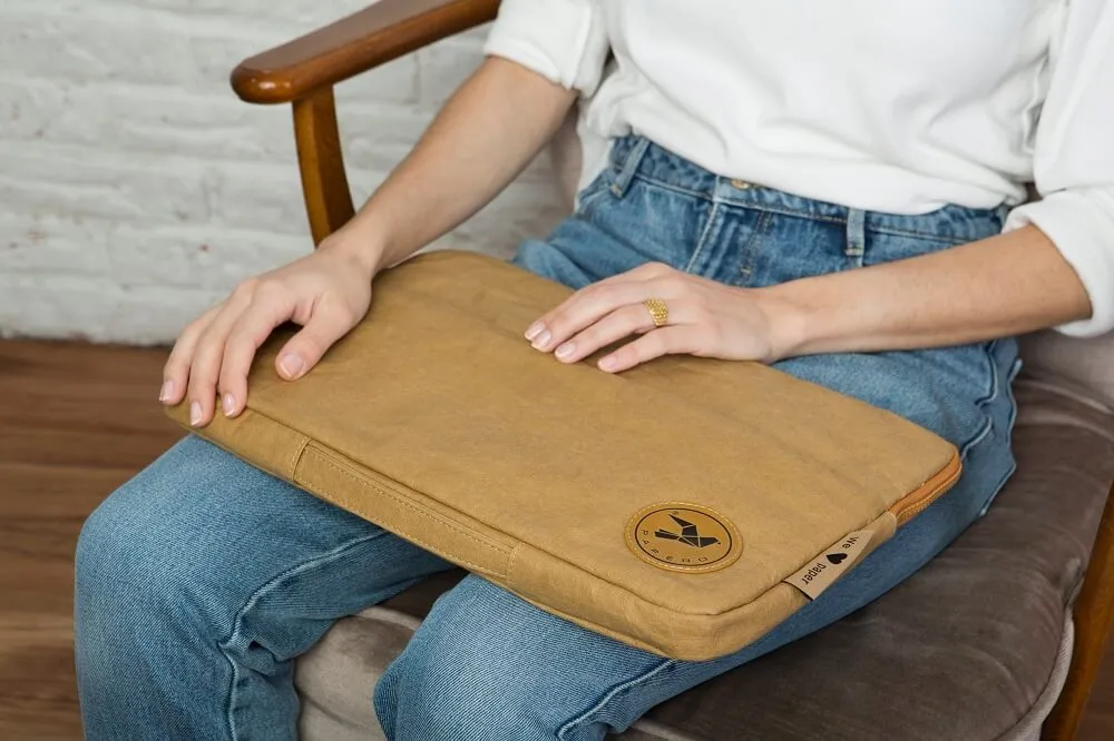 PAPERO Laptoptasche 15,6-Zoll aus Kraftpapier ARMADILLO federleicht, wasserfest, vegan, nachhaltig
