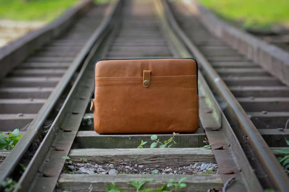 PKG Skinny Leather Sleeve 15" MacBook Tan