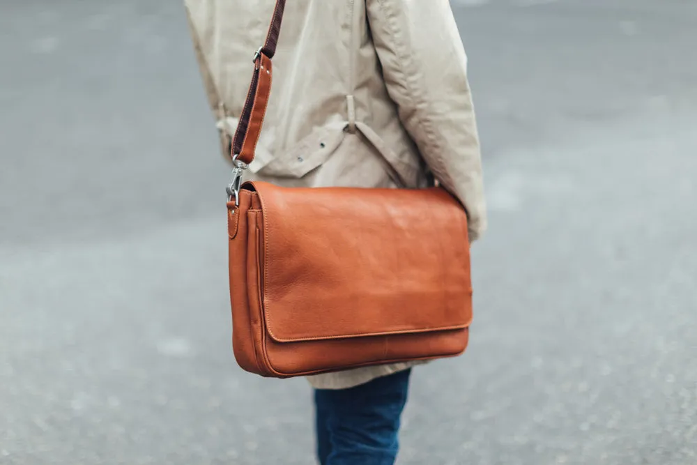 PROFESSIONAL LAPTOP MESSENGER