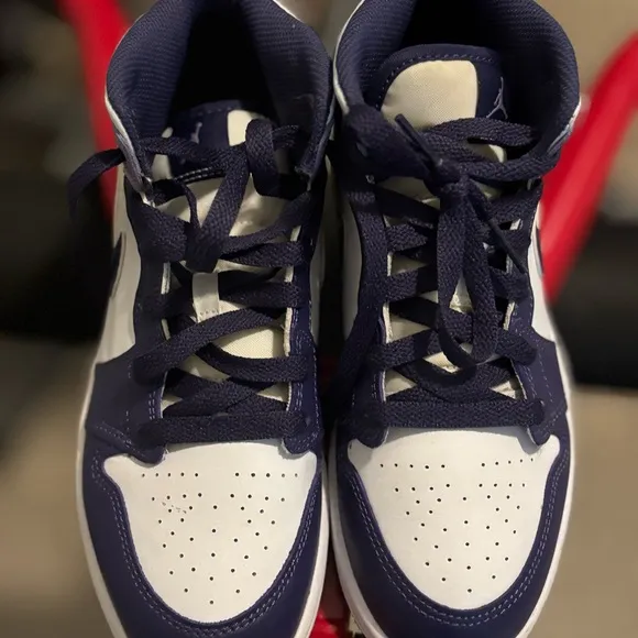 Retro Jordan purple mid-top