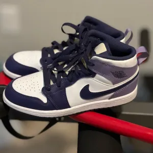 Retro Jordan purple mid-top