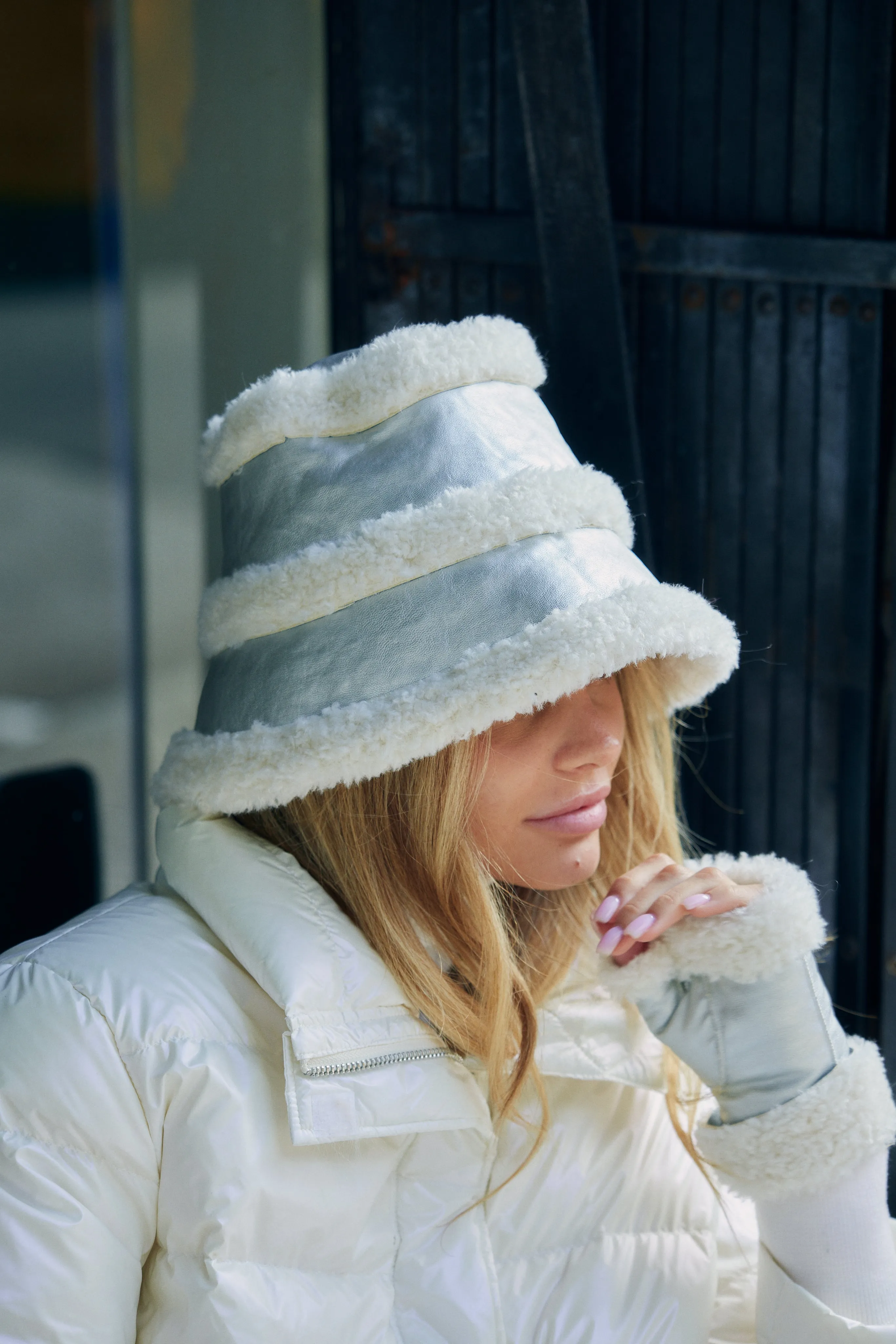 The Sedgwick Bucket Hat Ivory/Silver