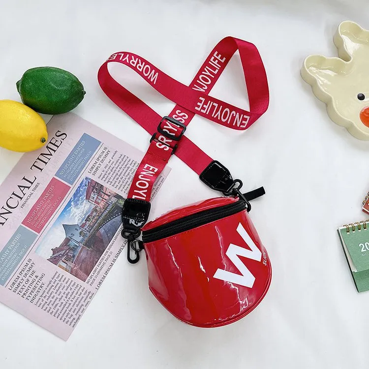 Wholesale PU patent leather letter messenger bag JDC-SD-KR047