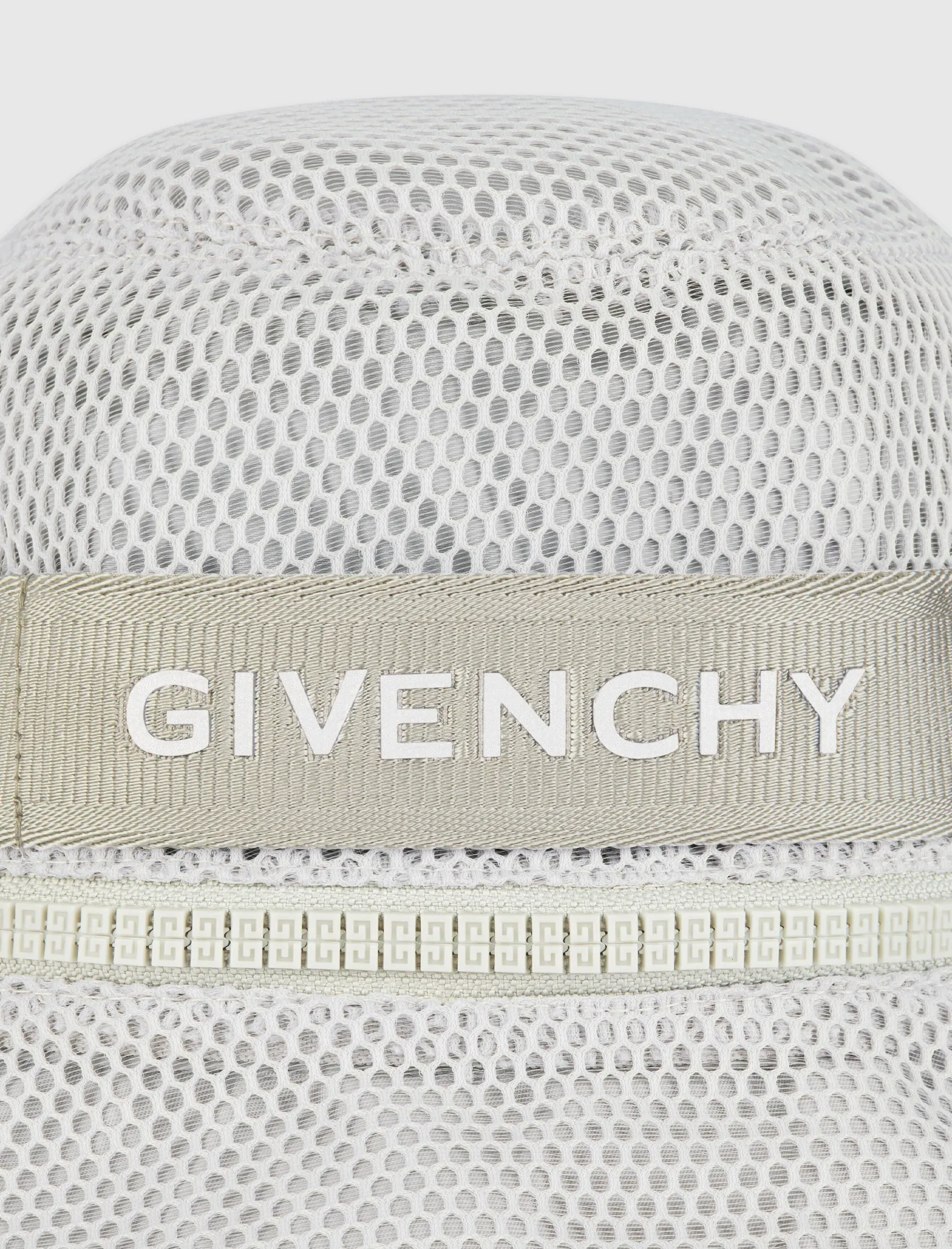 ZIPPED BUCKET HAT